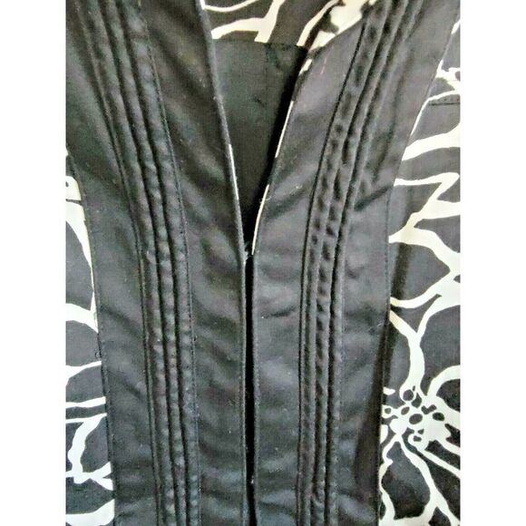 Chico's 2‎ Large Black/White Embroidered Jacket Slimming Hook Closure ~Pockets - Picture 5 of 6